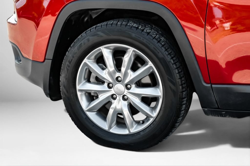 Used 2017 Jeep Cherokee Limited w/ Luxury Group AWD/4WD image 60