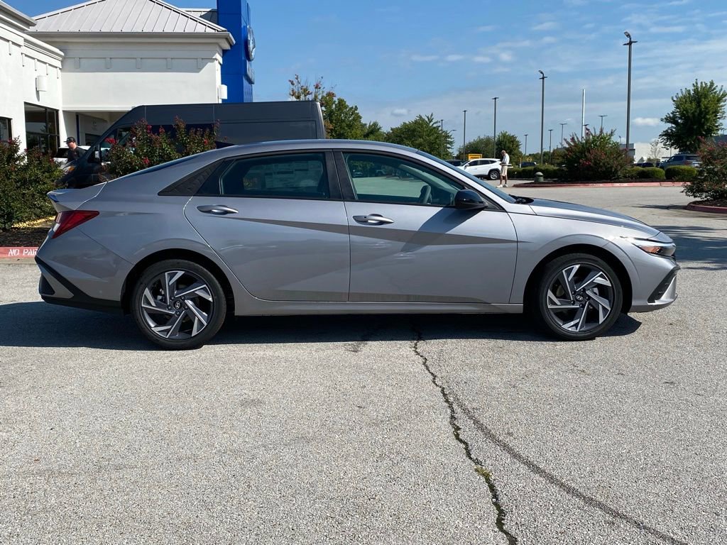 New 2025 Hyundai Elantra SEL FWD image 8