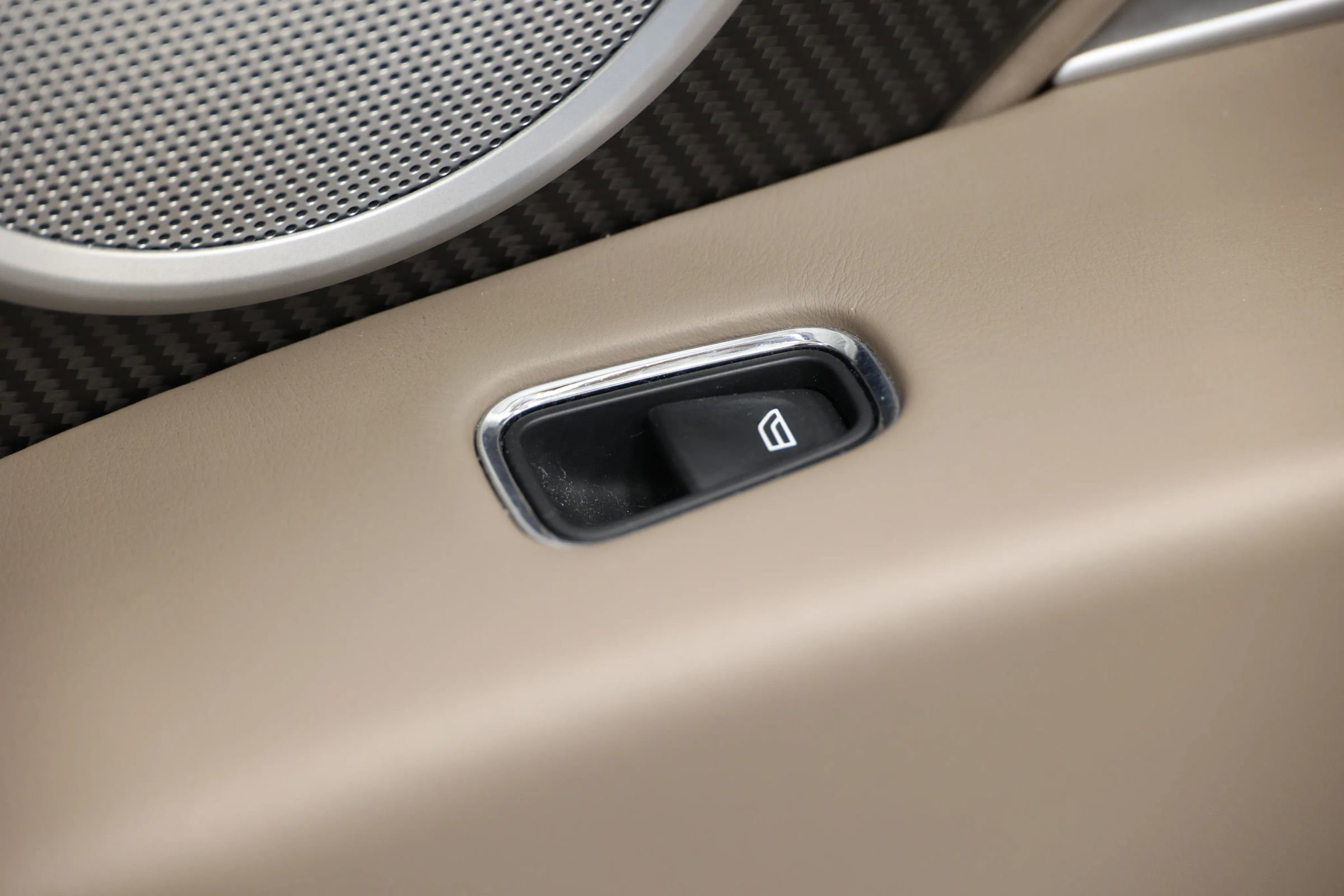 Used 2018 Aston Martin DB11 Coupe image 58