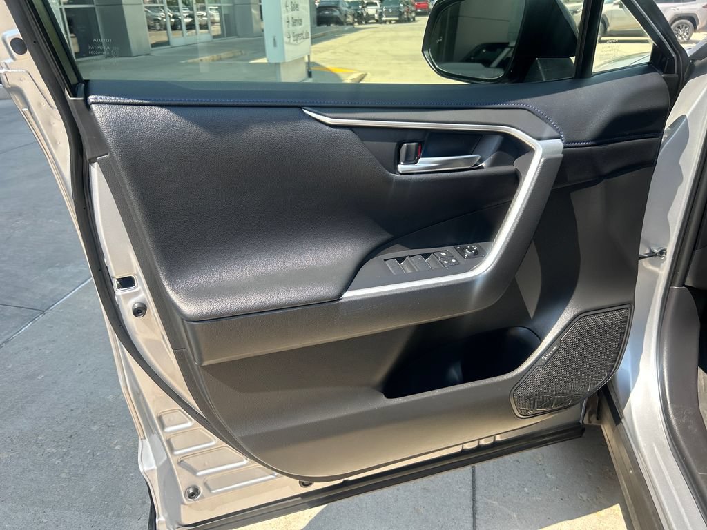 Used 2020 Toyota RAV4 XSE AWD/4WD image 8