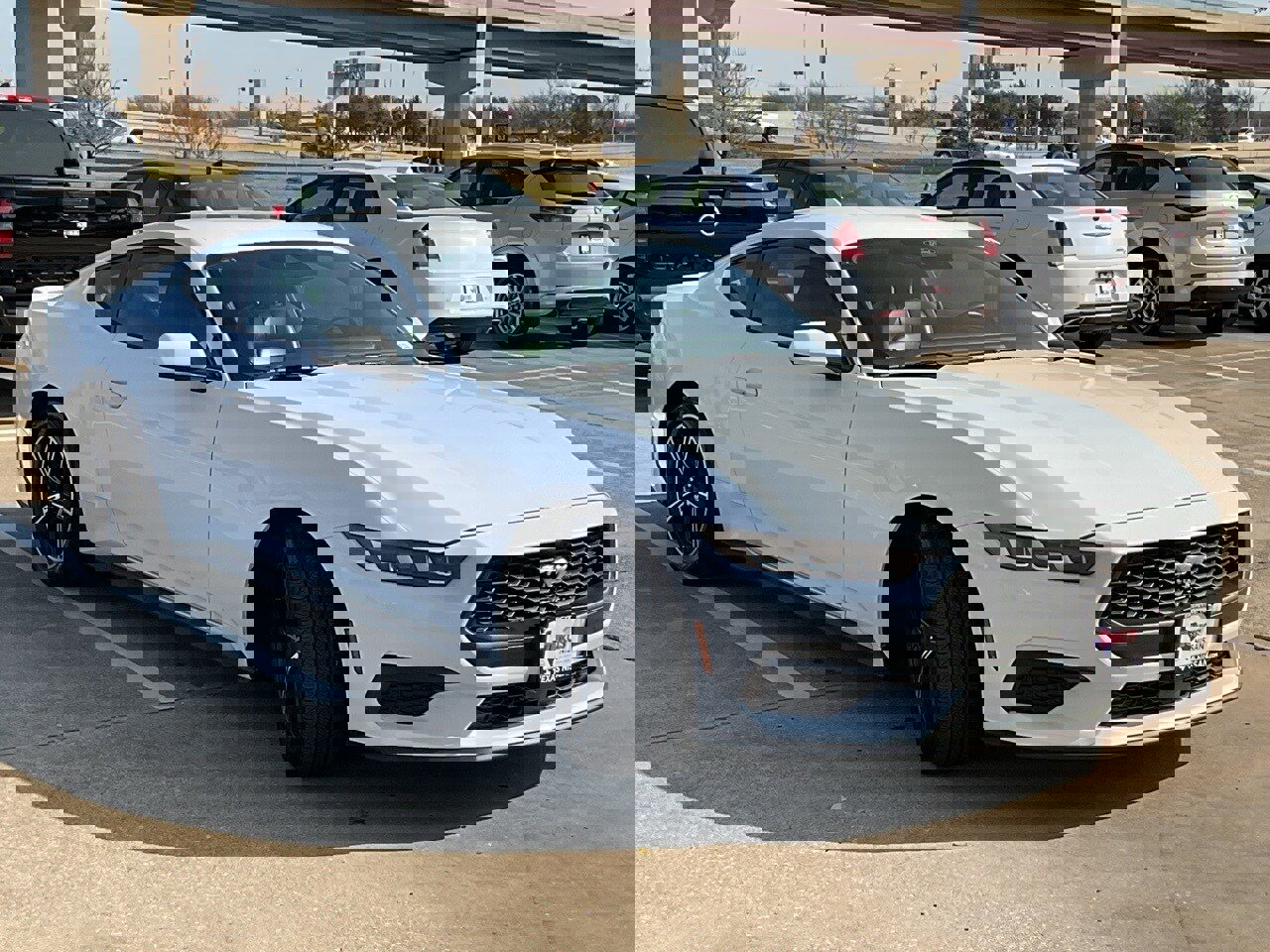 Used 2024 Ford Mustang Premium image 4