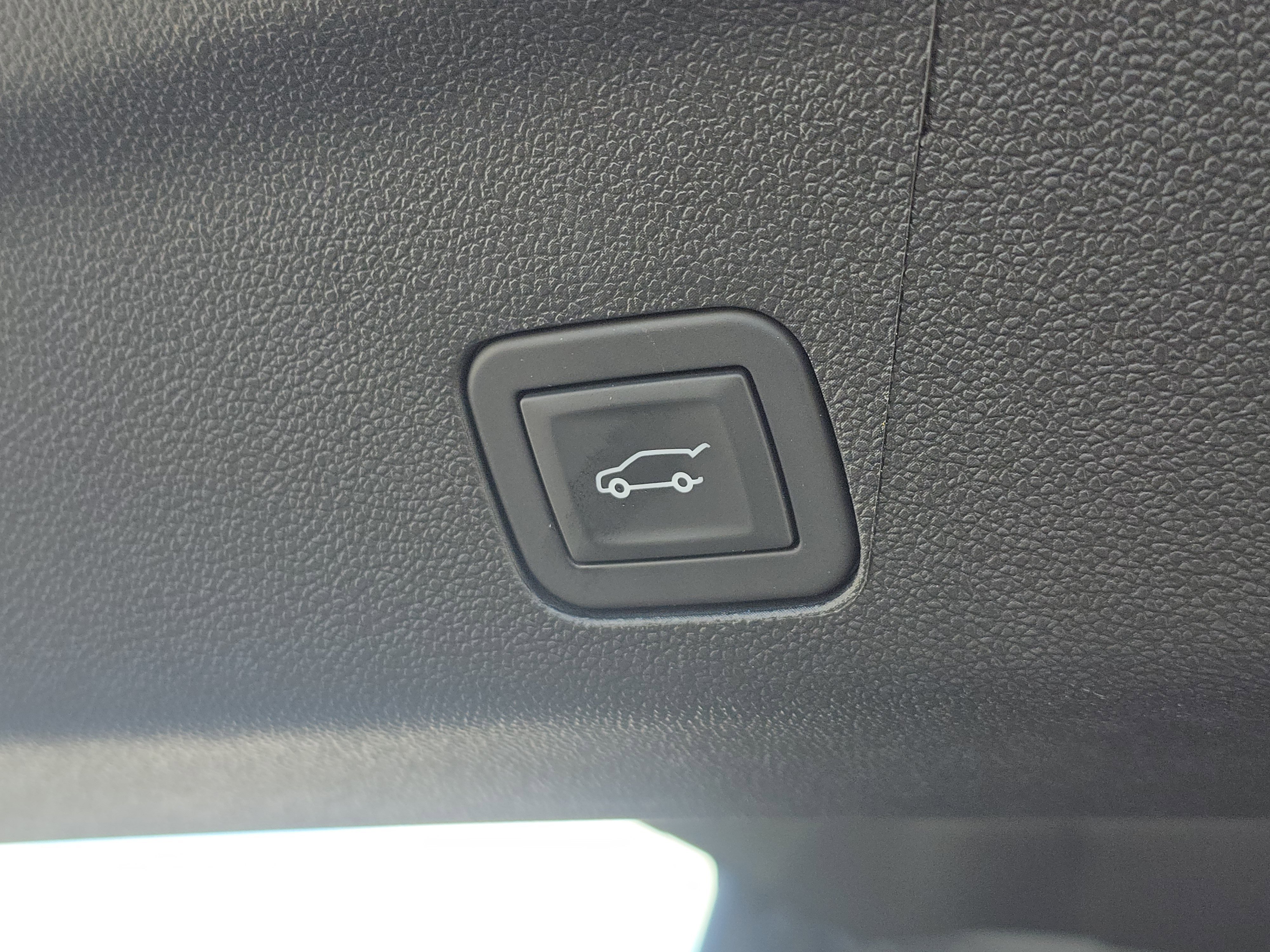 New 2025 Chevrolet Suburban Premier image 30