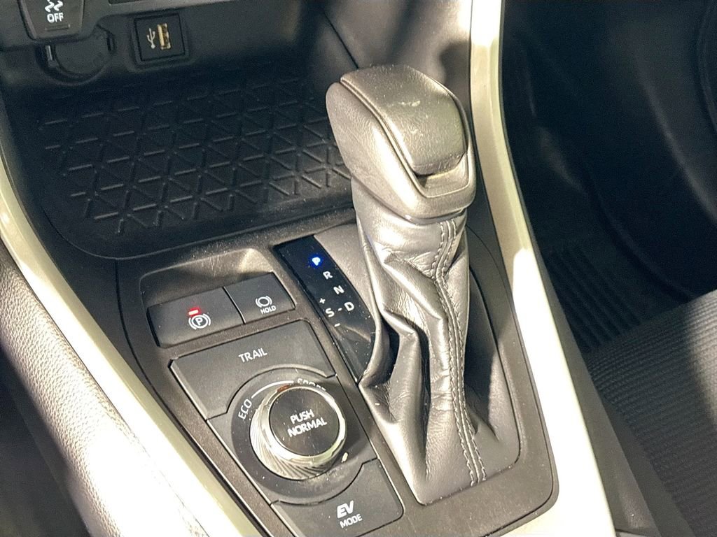 Used 2024 Toyota RAV4 LE AWD/4WD image 17