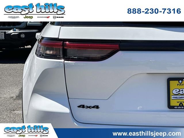 Certified 2023 Jeep Grand Cherokee Limited w/ Black Appearance Package AWD/4WD image 12