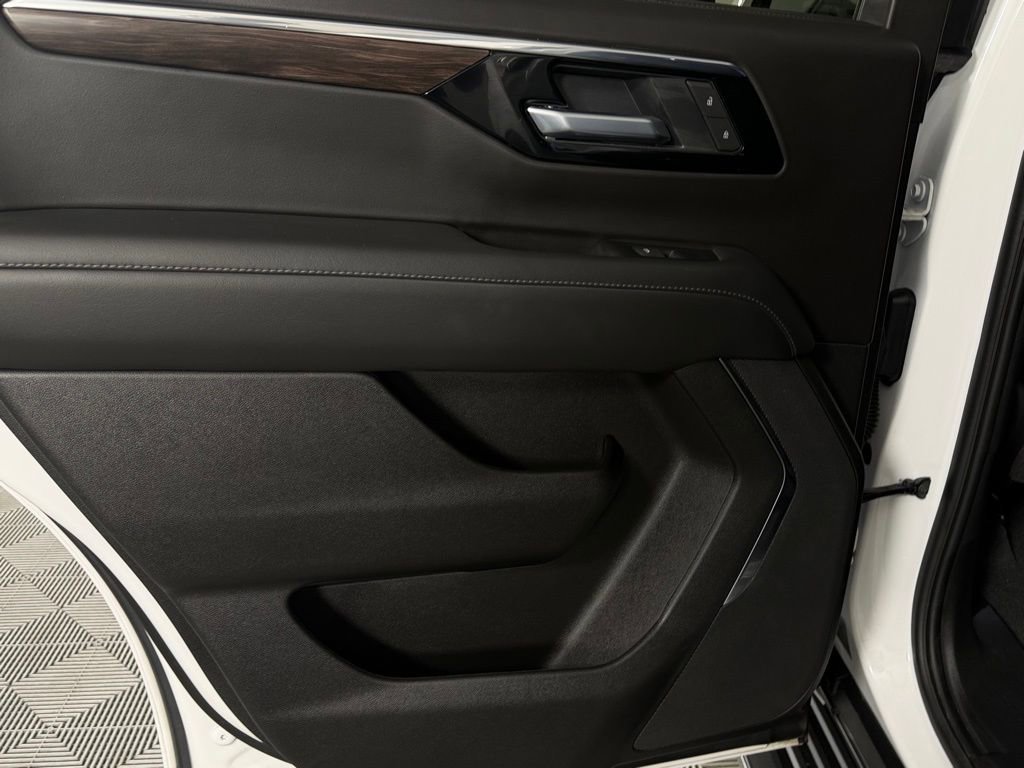 Used 2025 Chevrolet Tahoe LT image 24