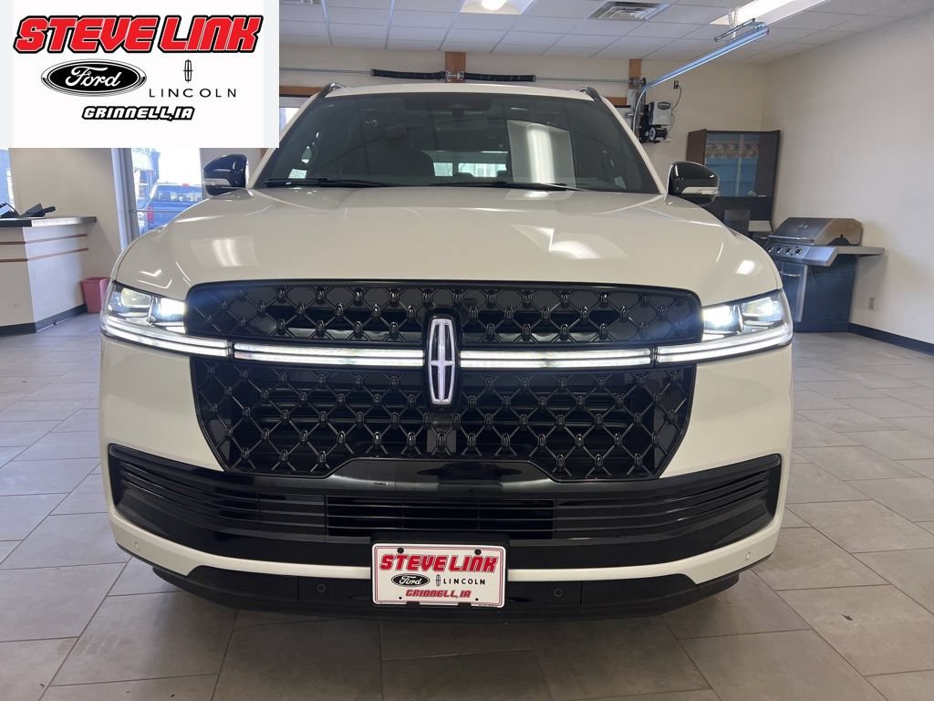 New 2026 Lincoln Navigator L Reserve w/ Jet Appearance Package AWD/4WD image 3