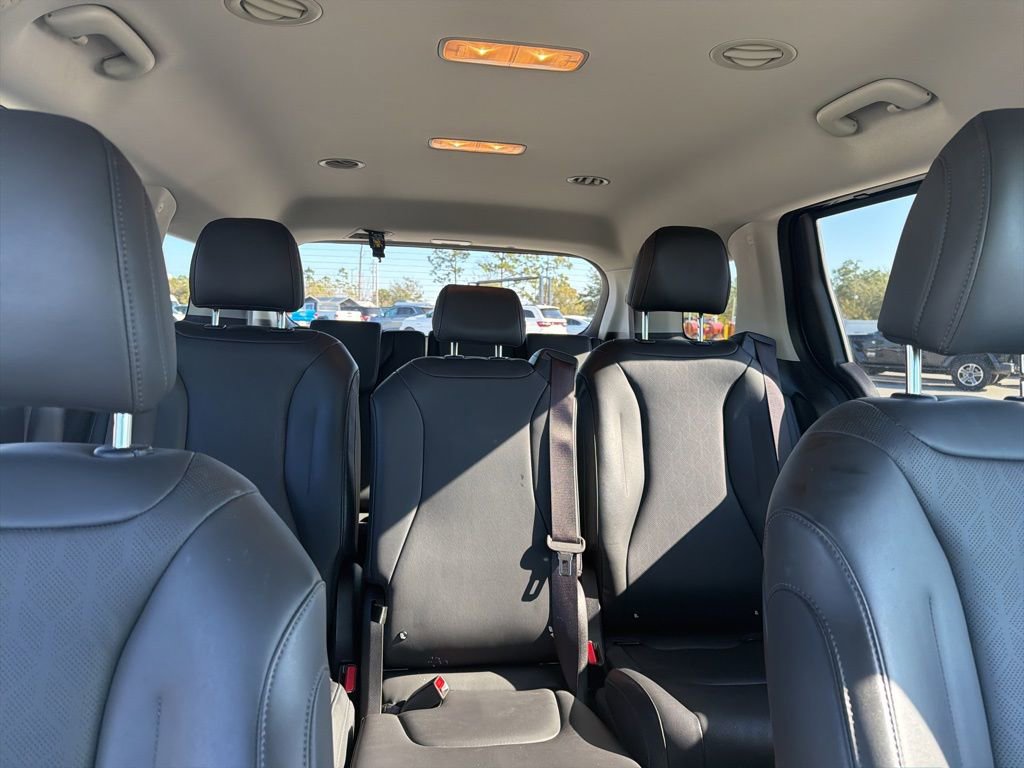 Used 2025 Kia Carnival image 20