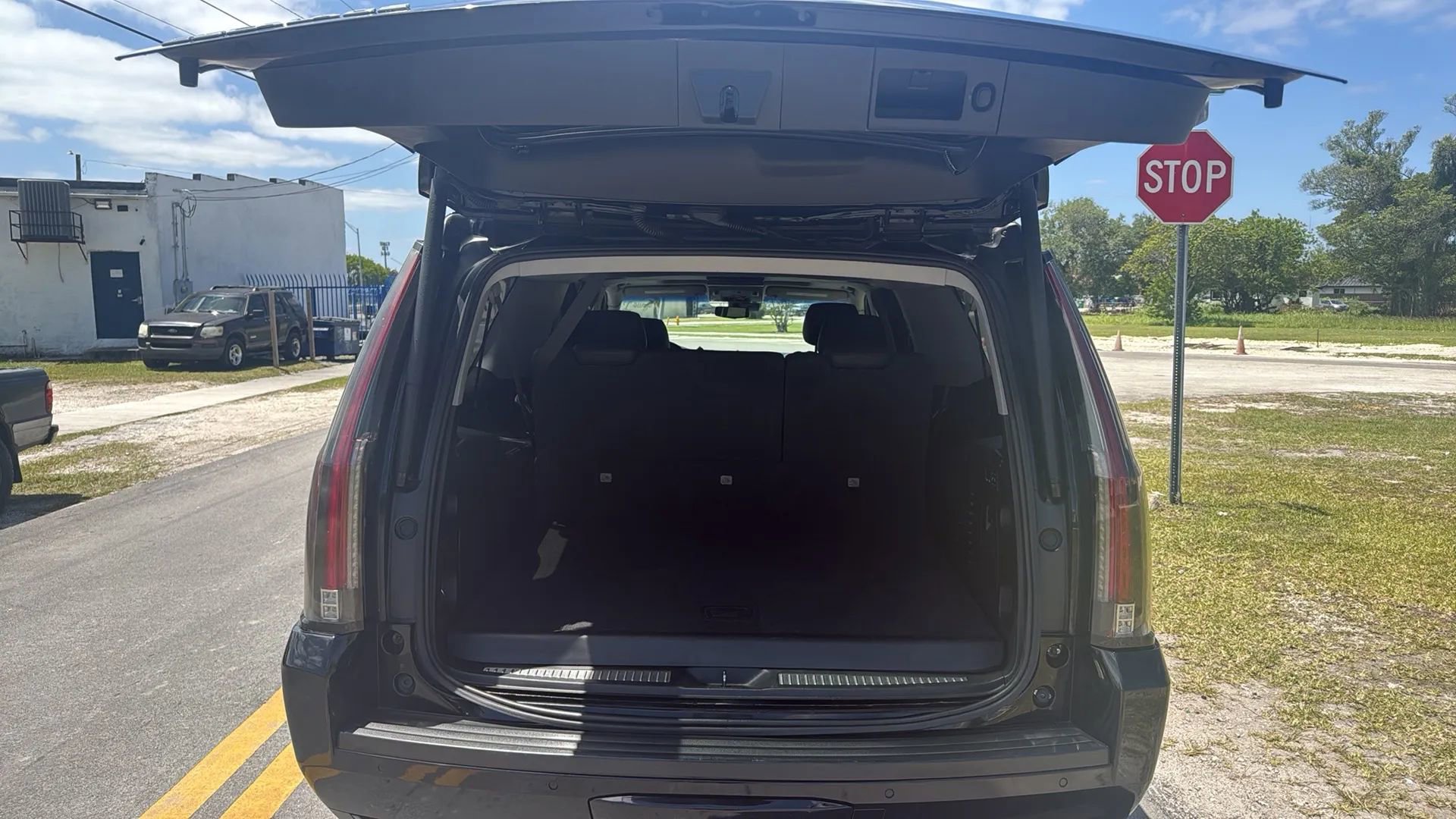 Used 2019 Cadillac Escalade ESV Luxury AWD/4WD image 7