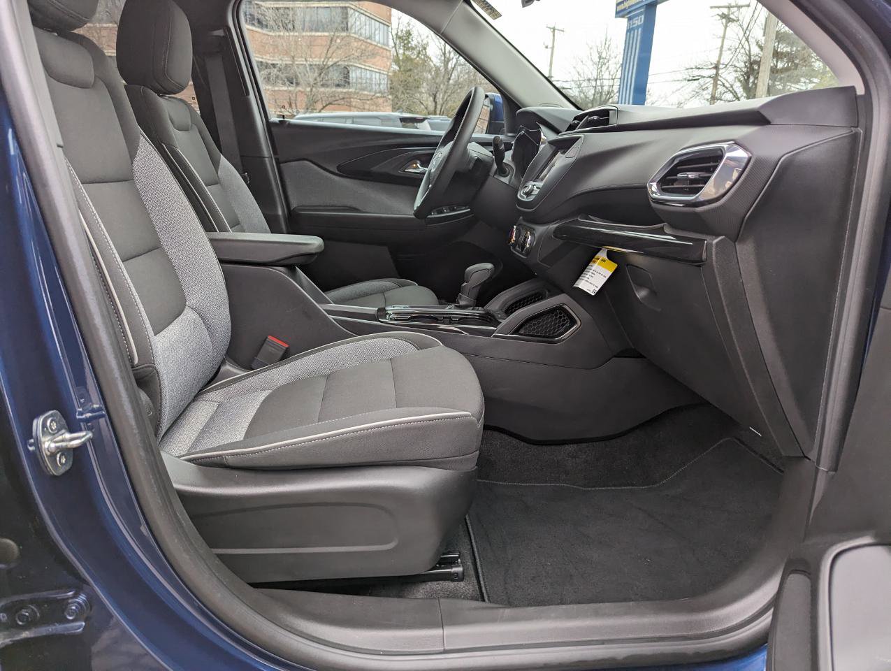 Used 2023 Chevrolet TrailBlazer LT FWD image 27