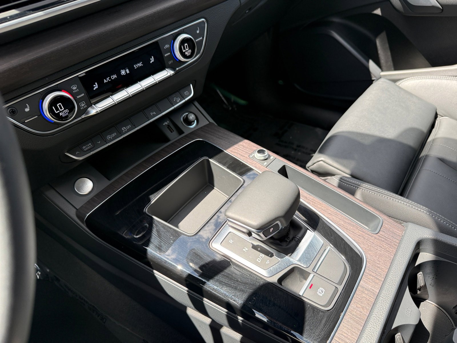 Used 2024 Audi Q5 2.0T Premium w/ Convenience Package image 13