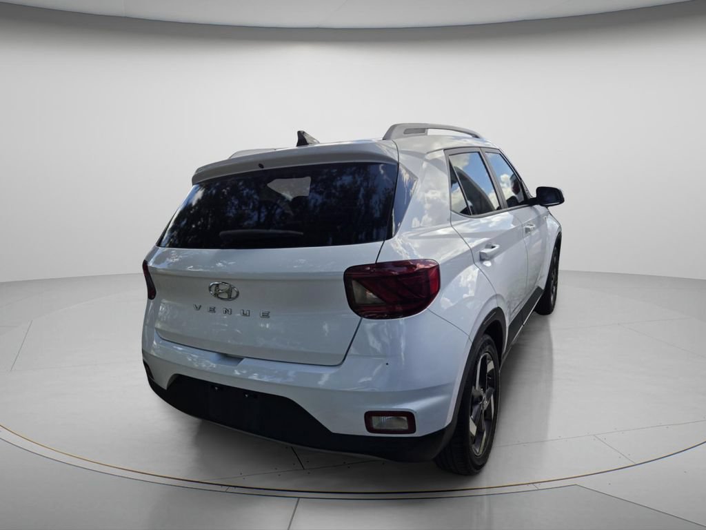 Used 2021 Hyundai Venue SEL w/ Premium Package FWD image 4