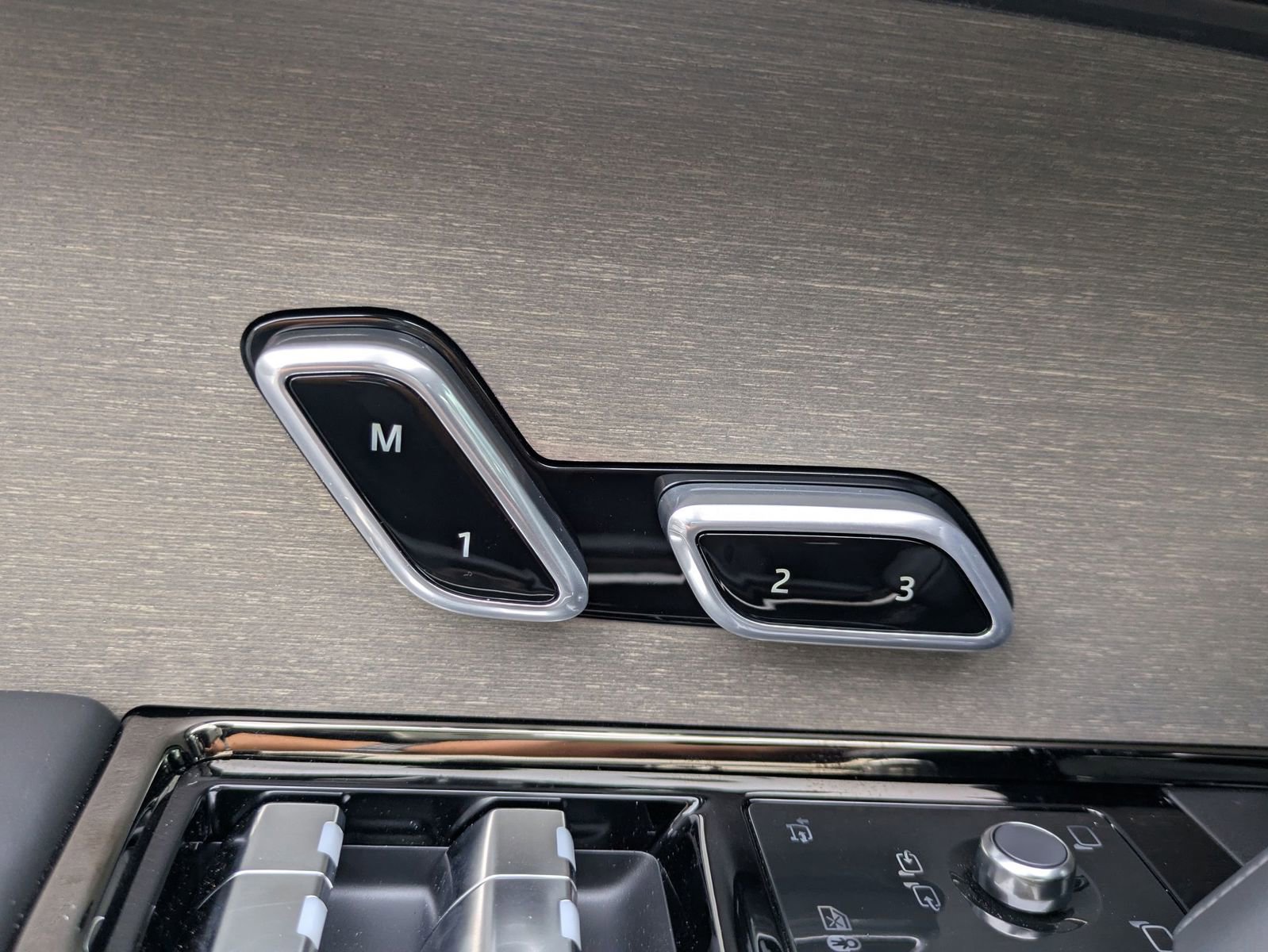 New 2026 Land Rover Range Rover SV AWD/4WD image 15