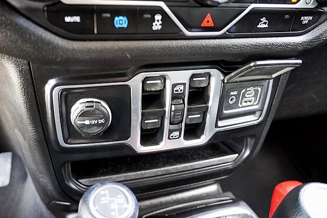 Used 2024 Jeep Wrangler Unlimited AWD/4WD image 38