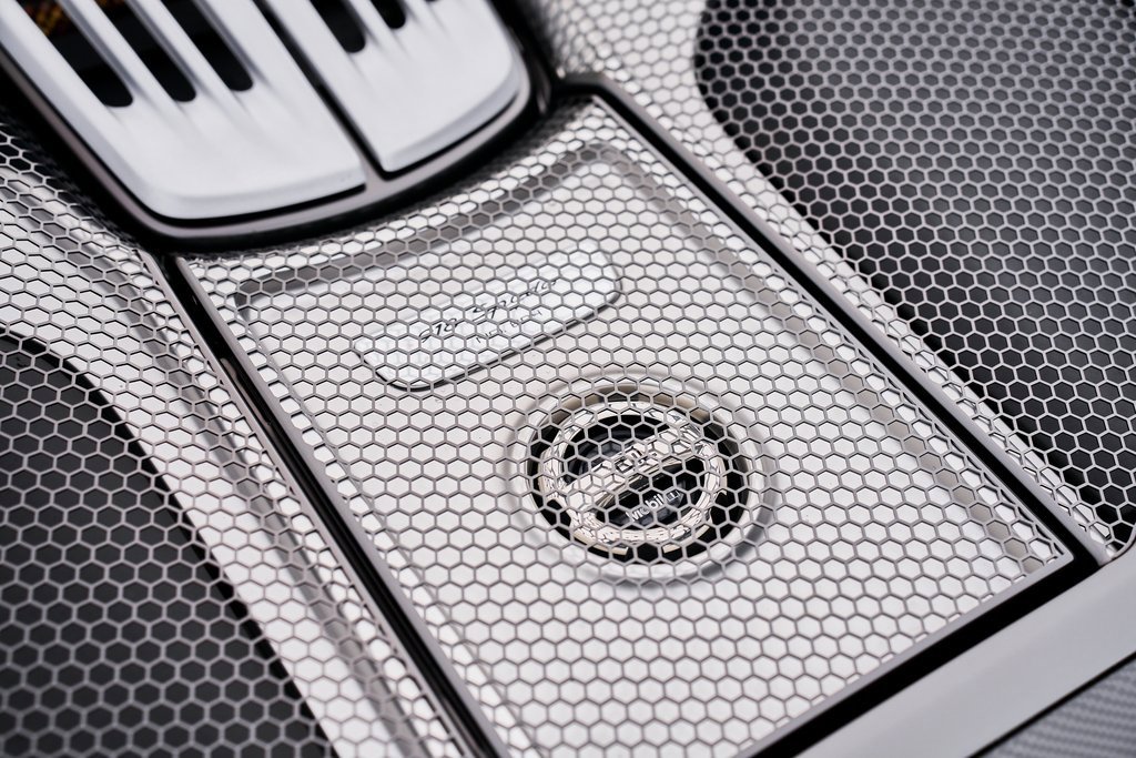 Used 2015 Porsche 918 Spyder image 20