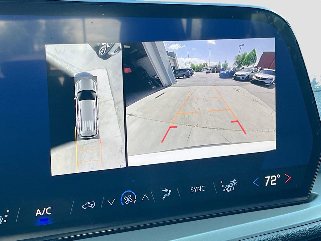 Used 2025 Chevrolet Traverse LT w/ Driver Confidence Package AWD/4WD image 14