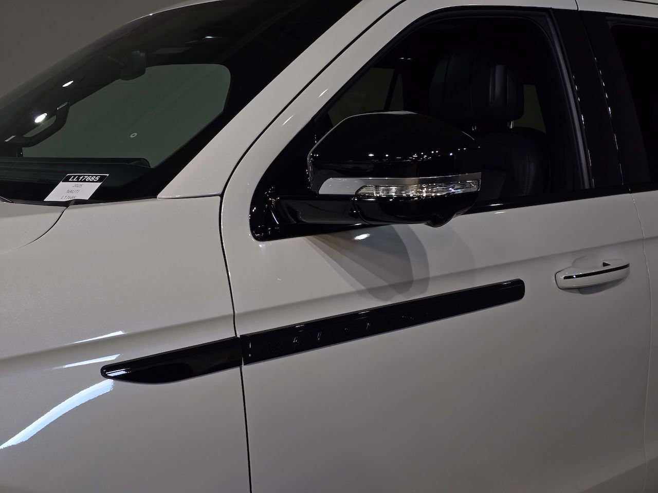 New 2025 Lincoln Navigator L Reserve w/ Jet Appearance Package image 12