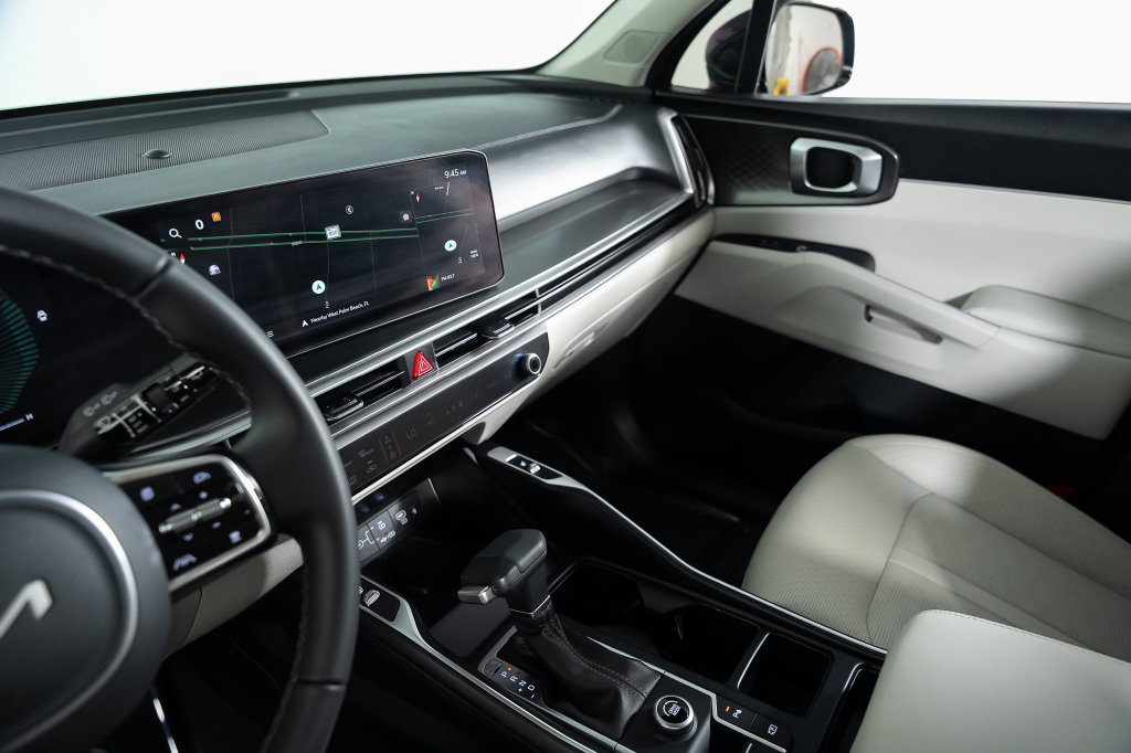 Used 2025 Kia Sorento S w/ Panoramic Sunroof Package FWD image 29