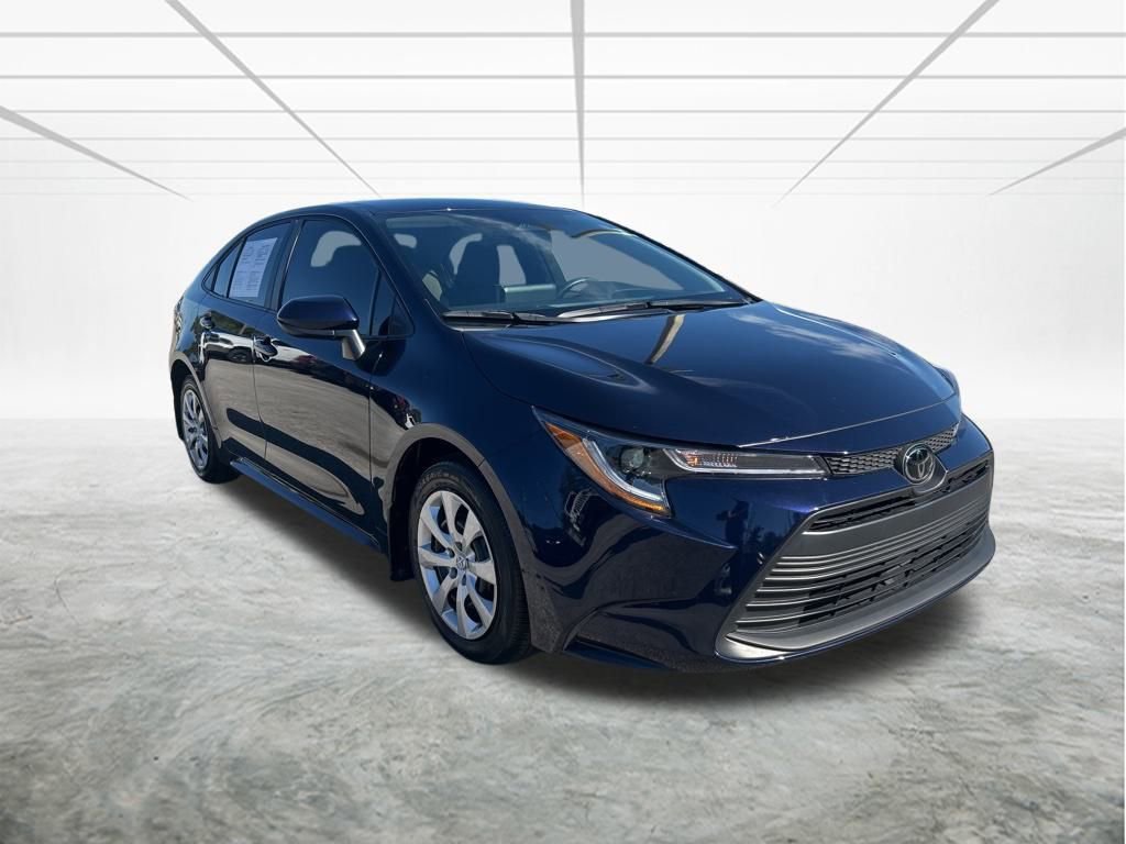 Used 2025 Toyota Corolla LE image 2