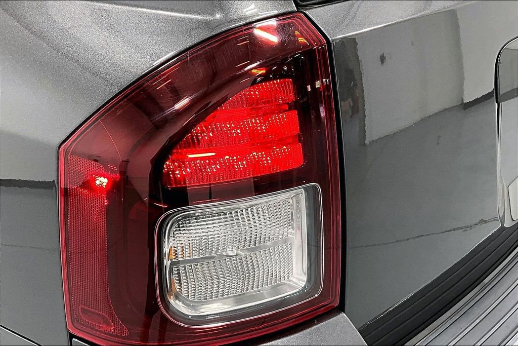 Used 2016 Jeep Compass High Altitude FWD image 38