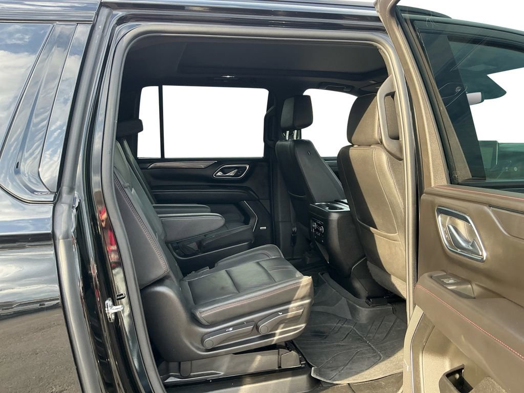 Used 2023 Chevrolet Suburban RST w/ Luxury Package image 23