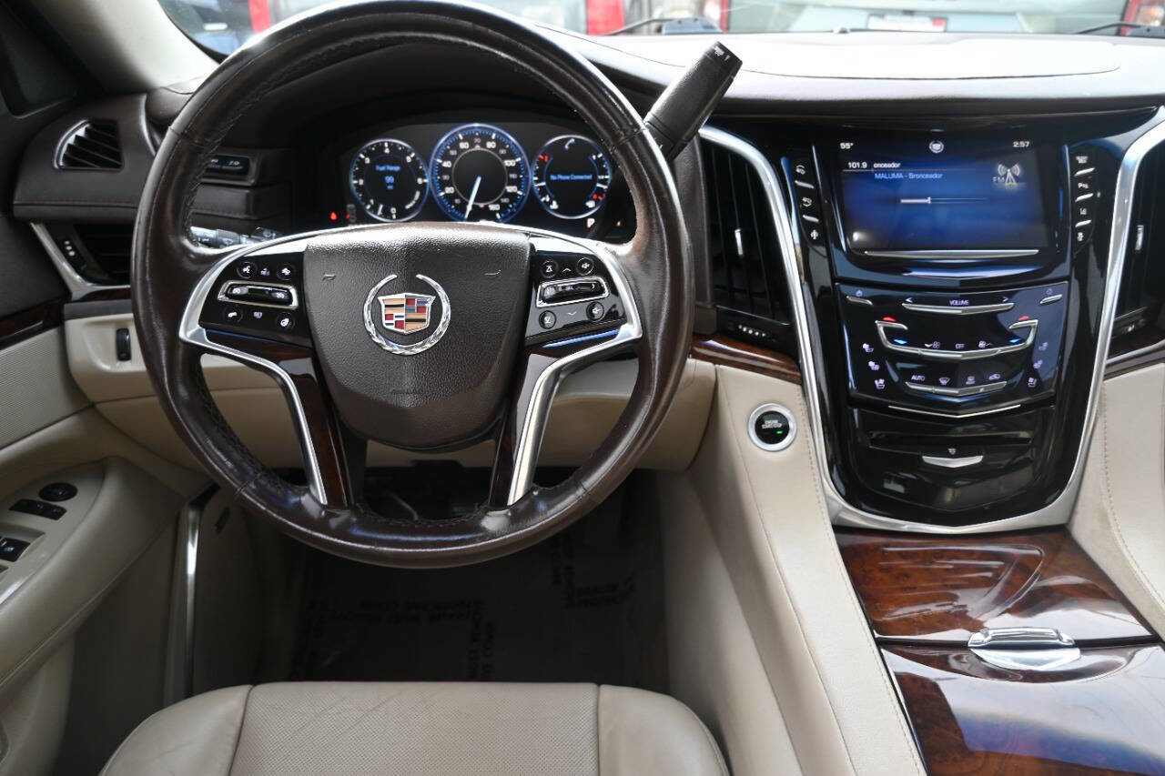 Used 2015 Cadillac Escalade Luxury RWD image 17
