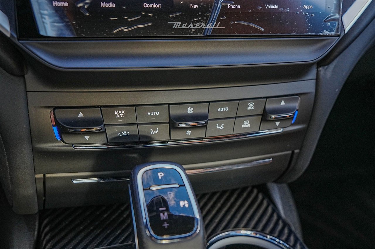 Used 2024 Maserati Ghibli Trofeo image 19