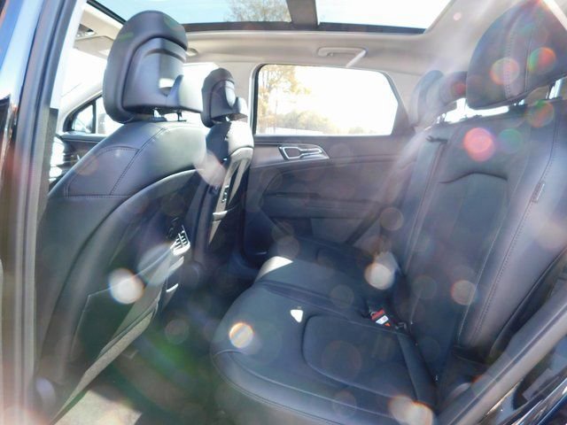 Used 2025 Kia Sportage SX image 17