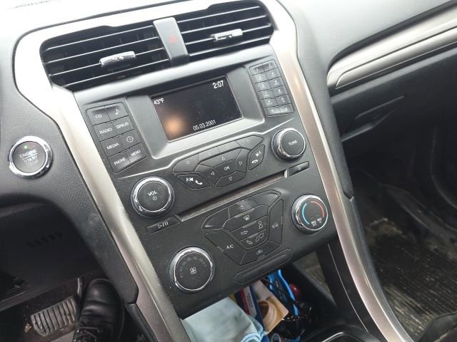 Used 2017 Ford Fusion SE image 4