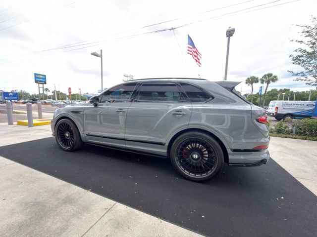 Used 2022 Bentley Bentayga AWD/4WD image 3