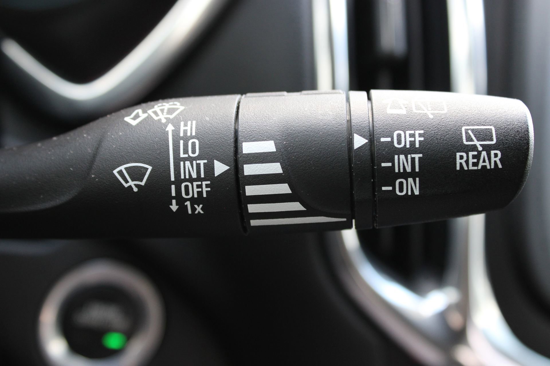 Used 2019 Chevrolet Equinox LT FWD image 29