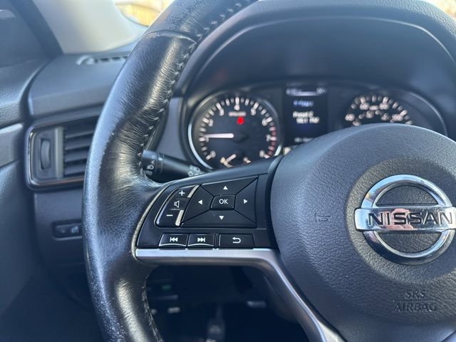Used 2017 Nissan Rogue SV FWD image 18