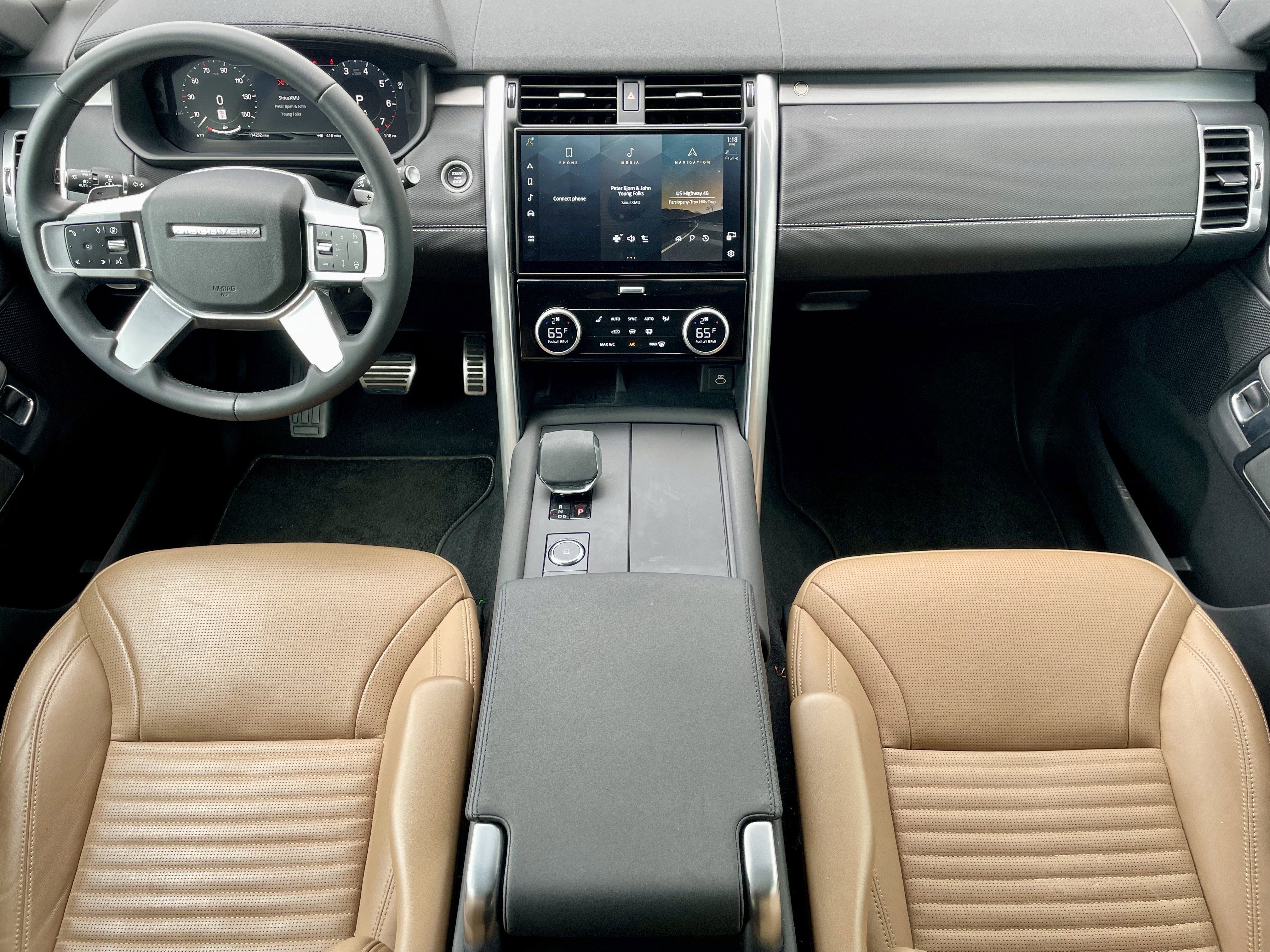 Certified 2025 Land Rover Discovery Dynamic SE AWD/4WD image 16