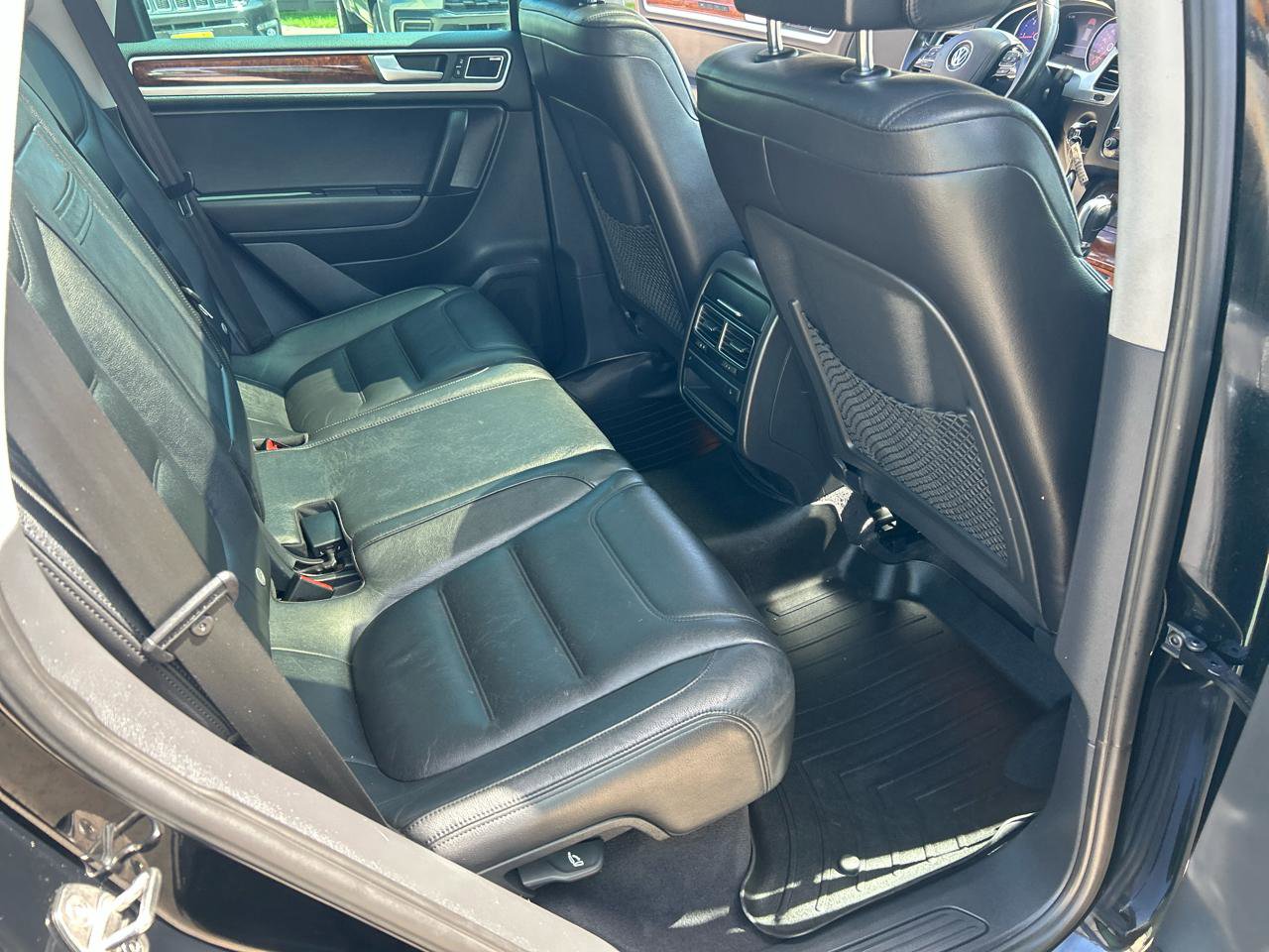 Used 2012 Volkswagen Touareg Executive AWD/4WD image 16
