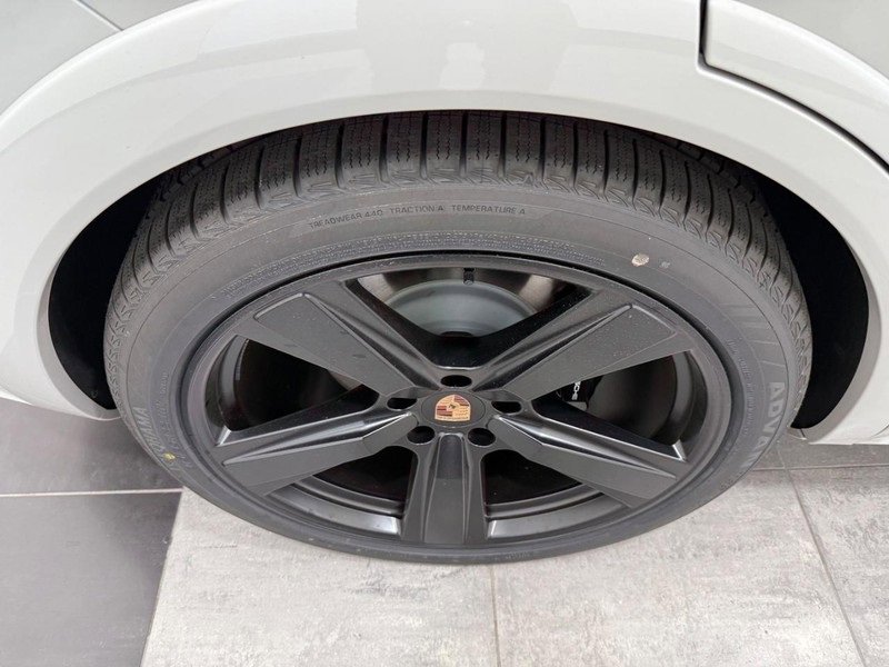 New 2026 Porsche Cayenne GTS image 8