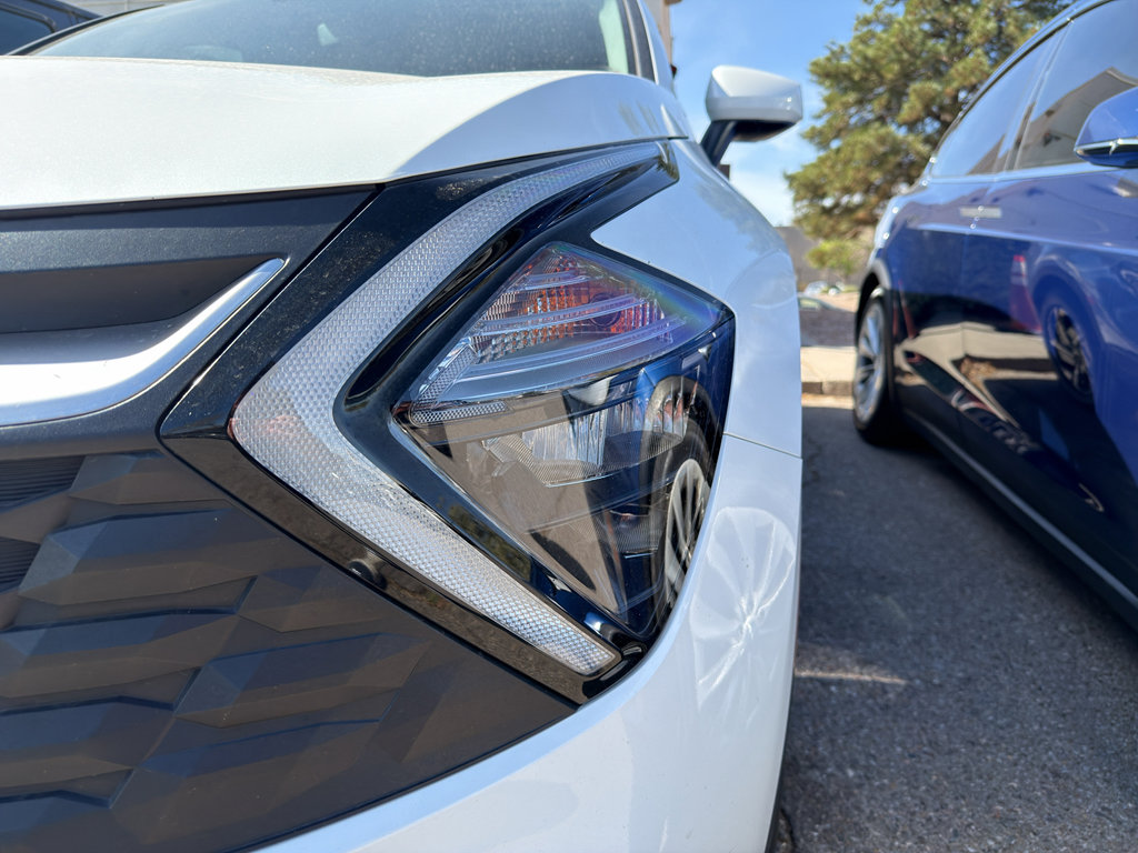 Used 2023 Kia Sportage LX image 11