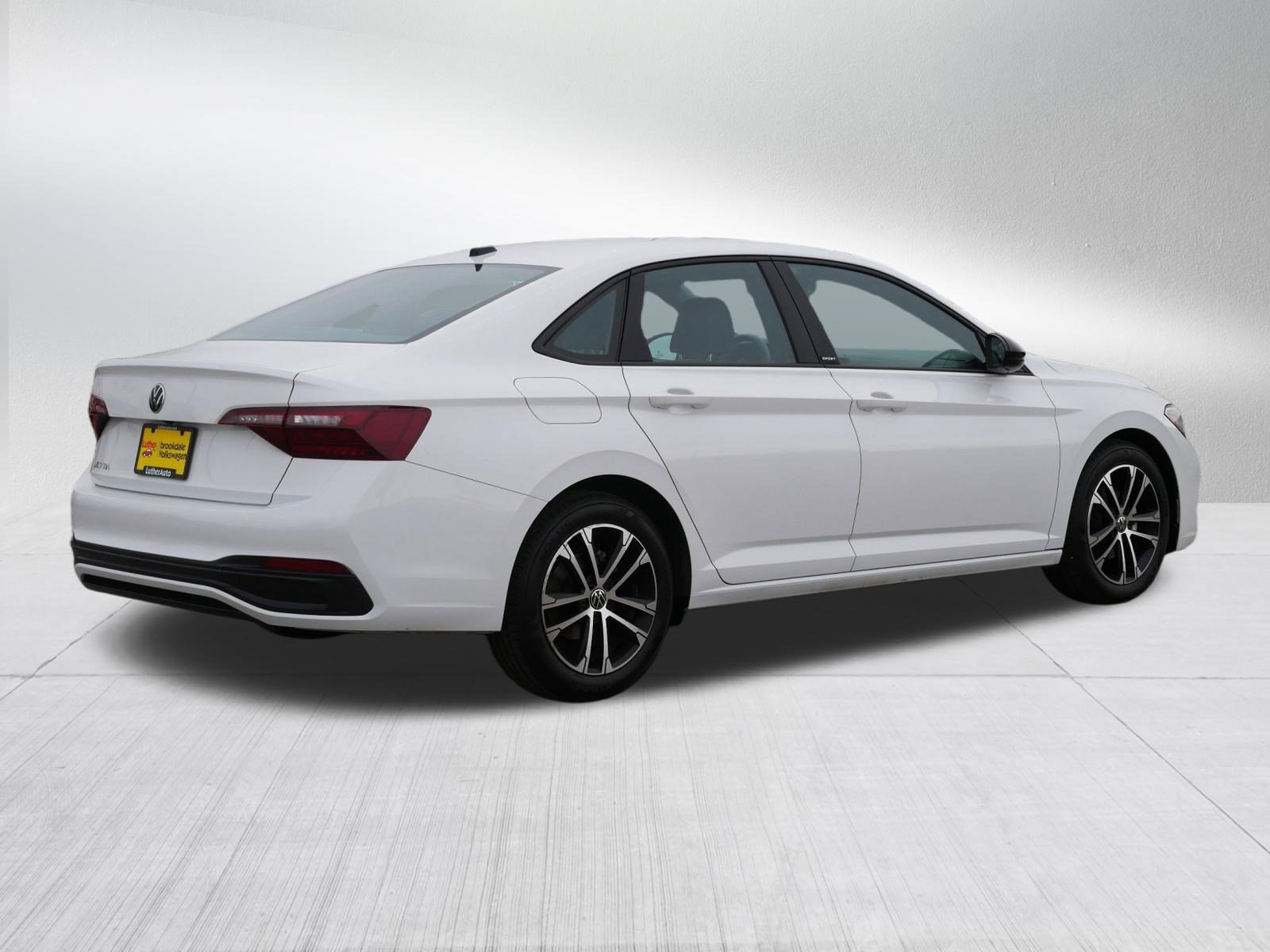 Certified 2023 Volkswagen Jetta Sport image 7