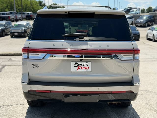 Used 2024 Lincoln Navigator Premiere AWD/4WD image 12