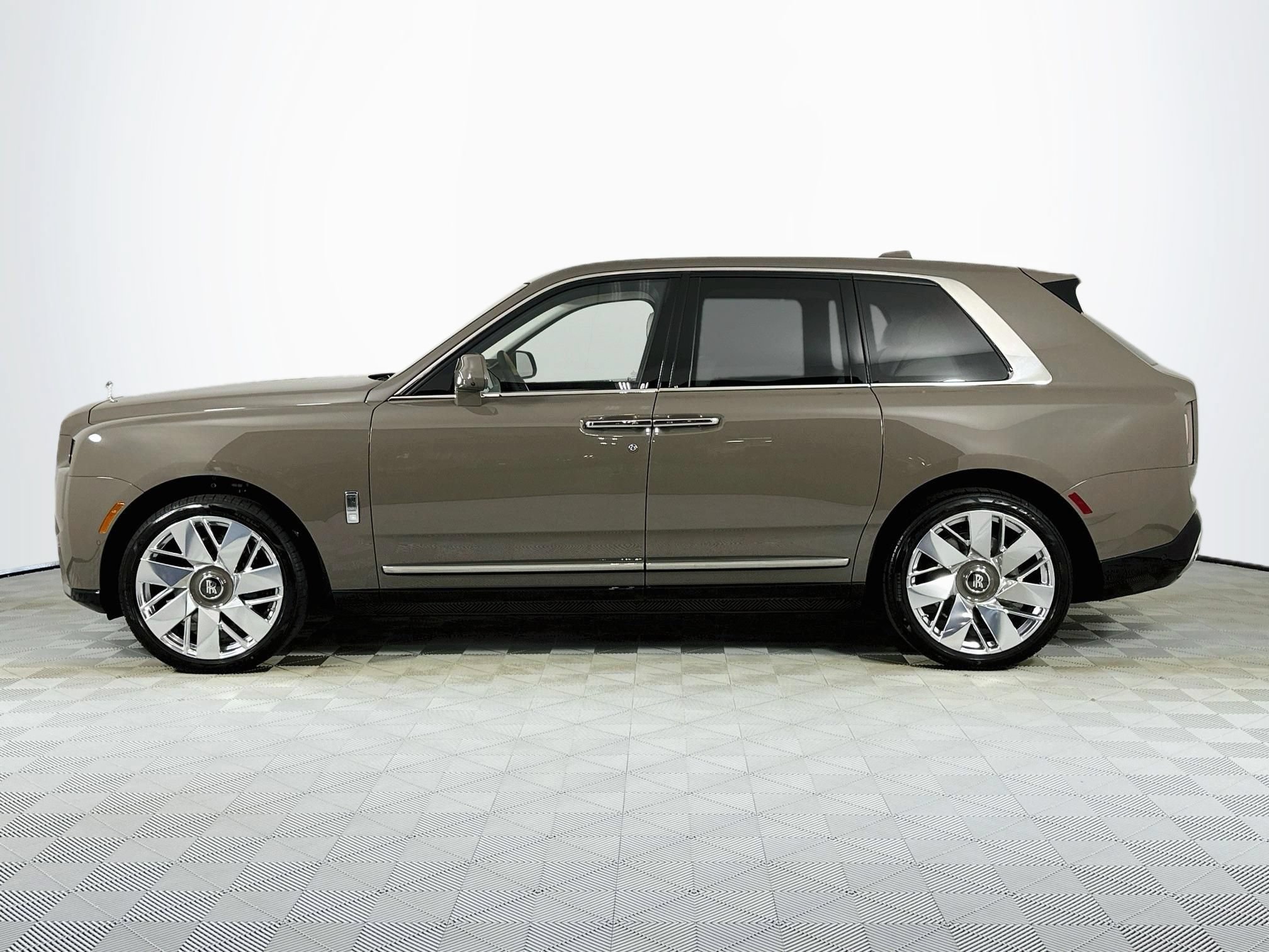 New 2027 Rolls-Royce Cullinan AWD/4WD image 3