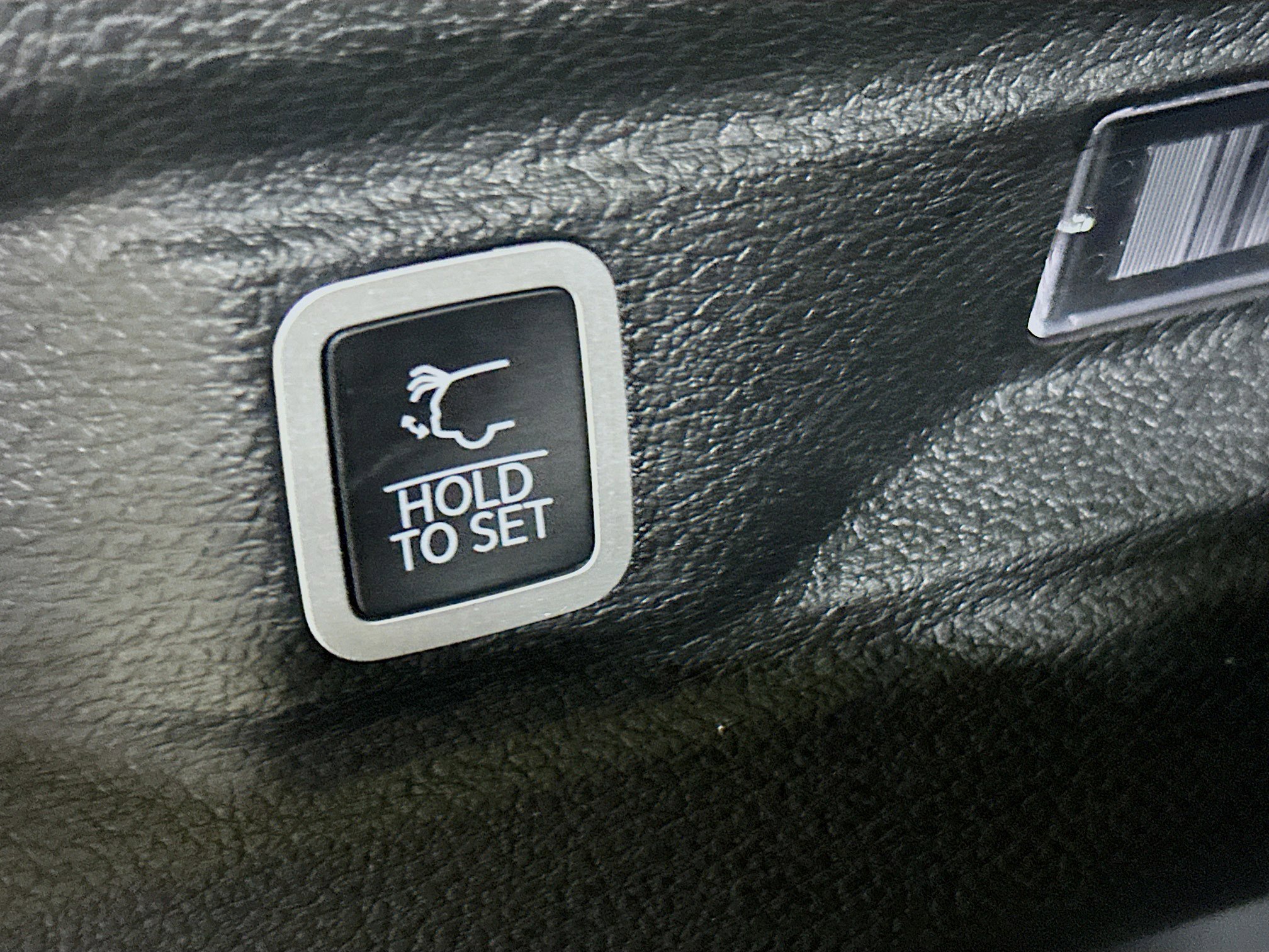 Used 2022 Jeep Grand Cherokee L Laredo image 31