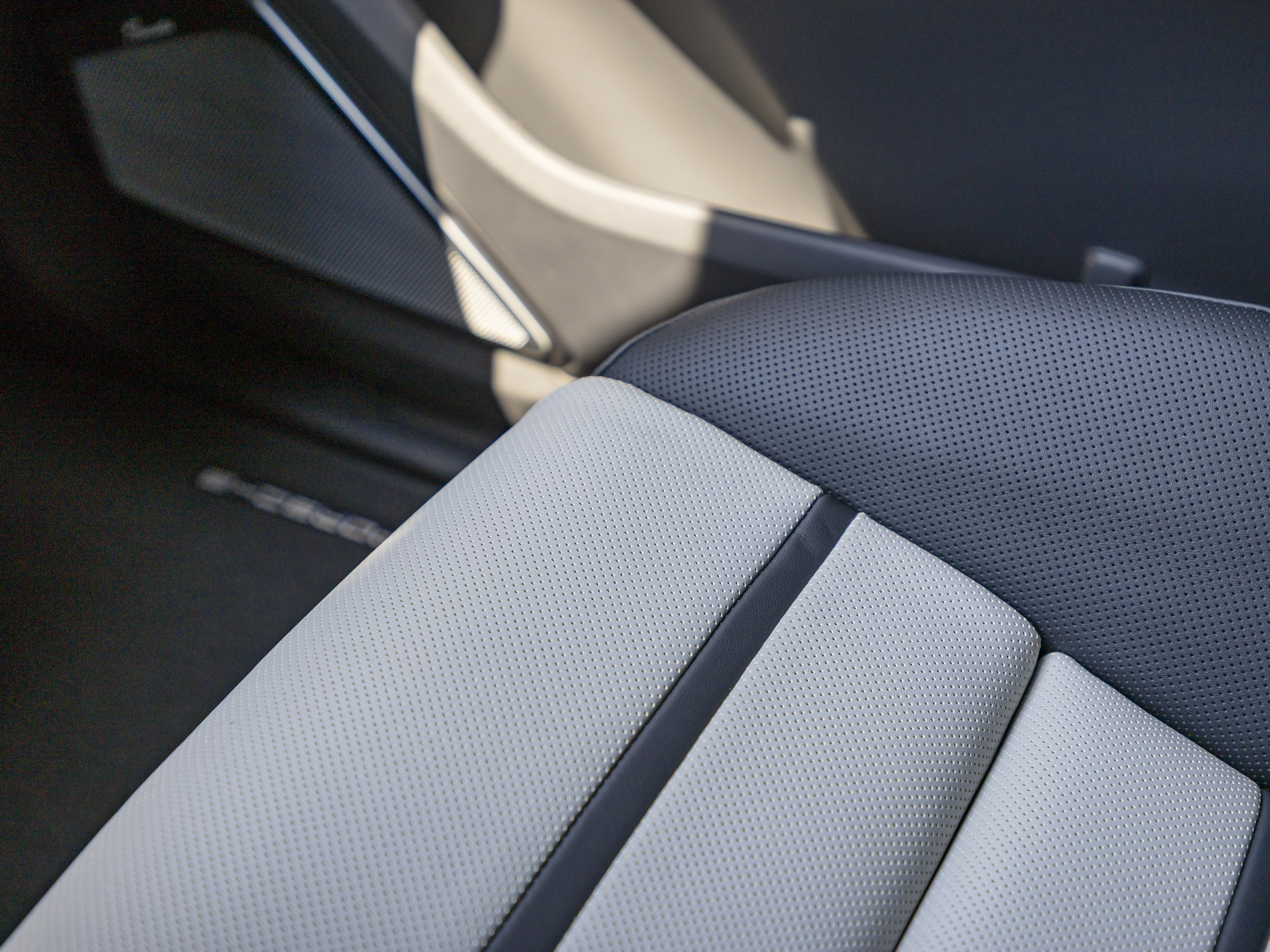 New 2026 Porsche Cayenne Turbo GT image 38