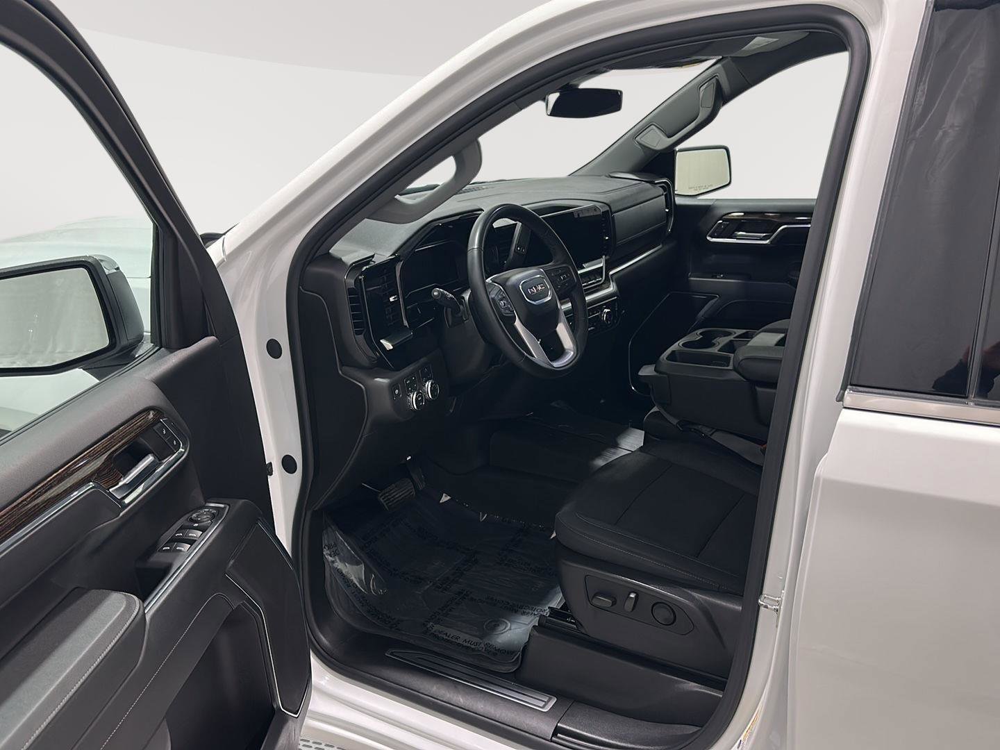 Used 2024 GMC Sierra 1500 SLE image 16