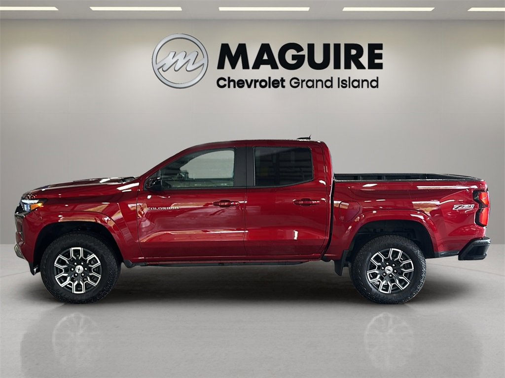 Used 2024 Chevrolet Colorado Z71 w/ Z71 Convenience Package 2 image 3