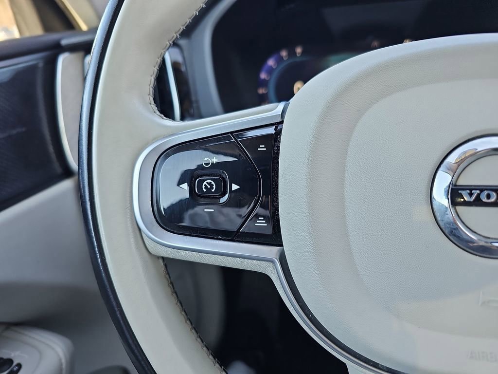 Used 2022 Volvo XC60 B5 Inscription w/ Advanced Package image 21