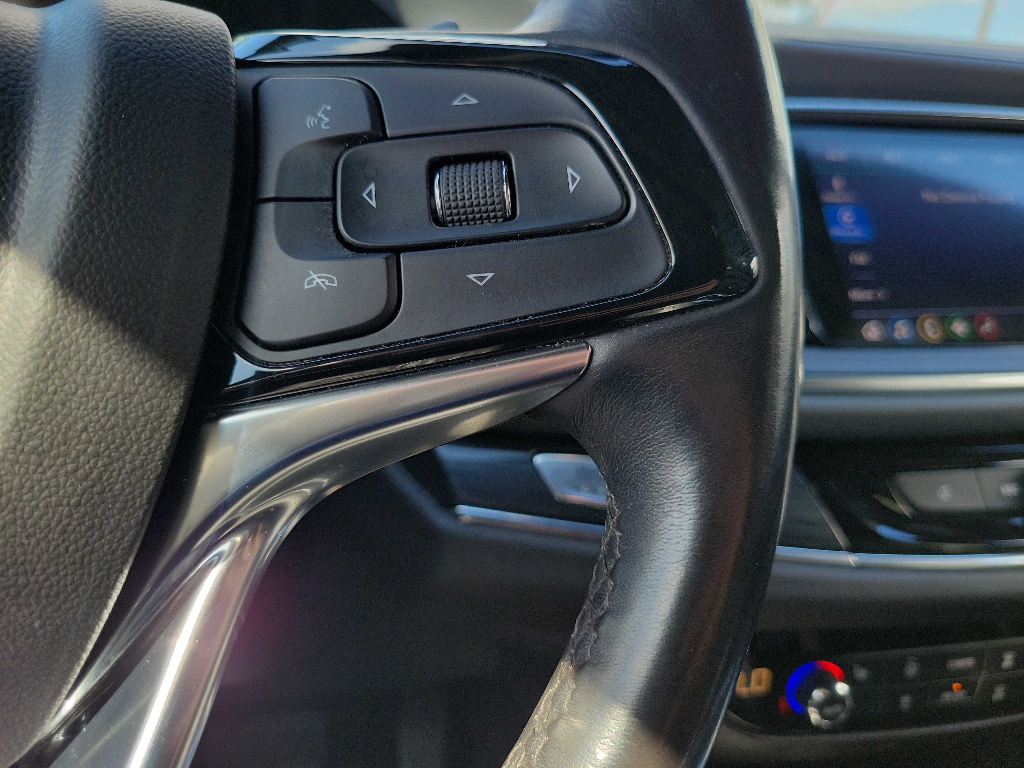 Used 2023 Buick Enclave Essence image 21