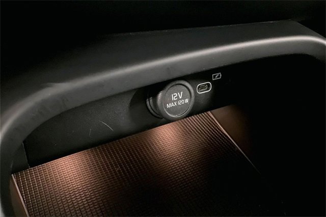 Certified 2023 Volvo XC40 B5 Core w/ Convenience Package image 33