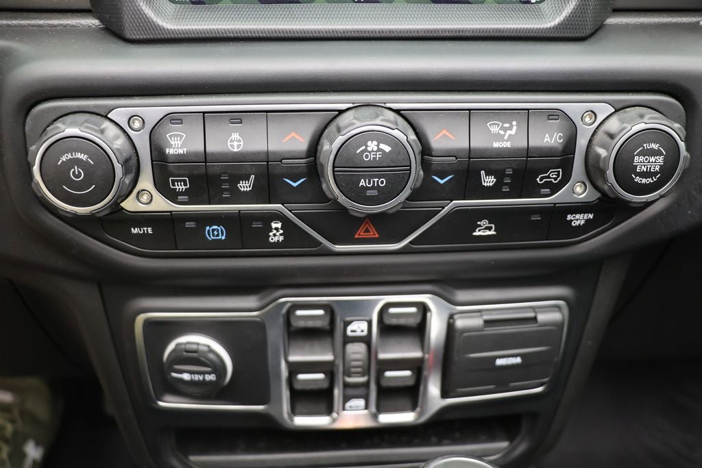 Used 2023 Jeep Wrangler Unlimited w/ Sun & Screen Package image 23