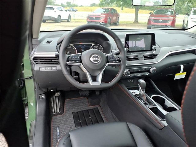 New 2025 Nissan Altima 2.5 SR image 10