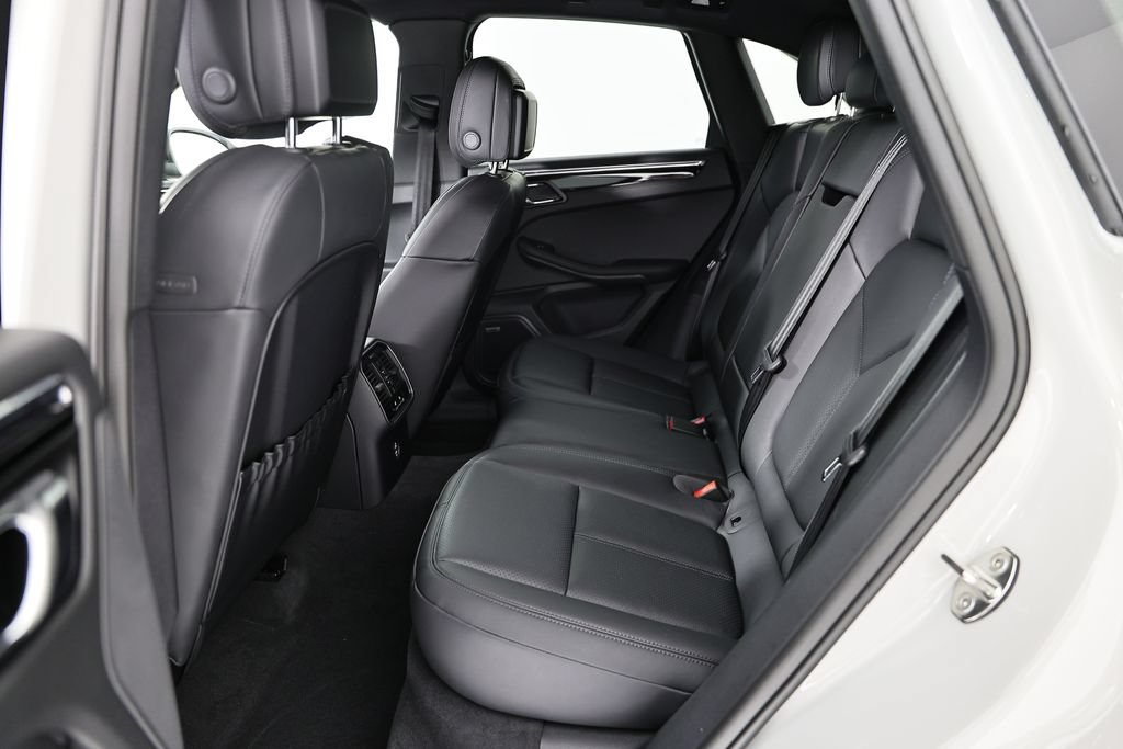 New 2026 Porsche Macan Turbo AWD/4WD image 28