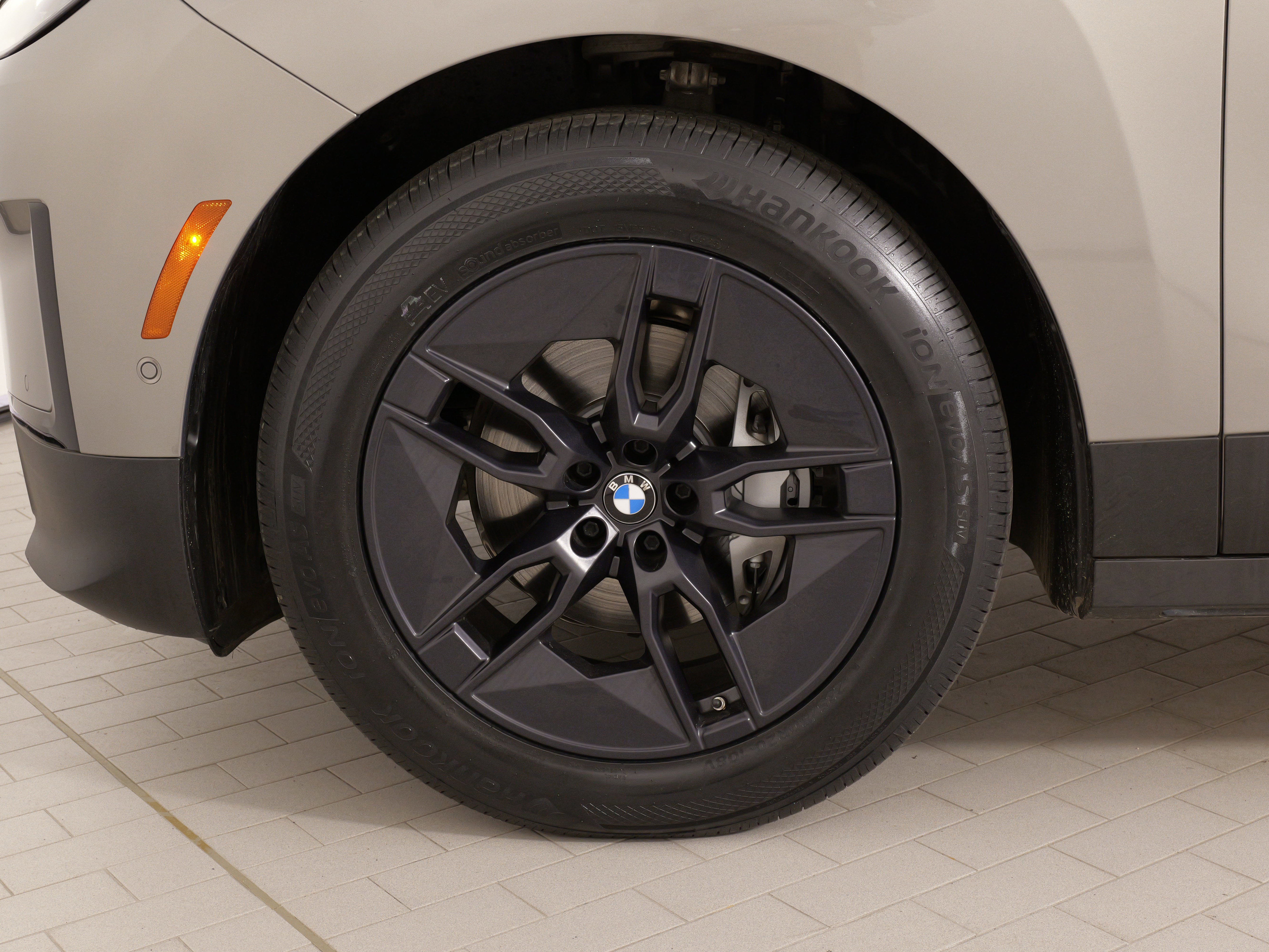 Used 2024 BMW iX xDrive50 image 61