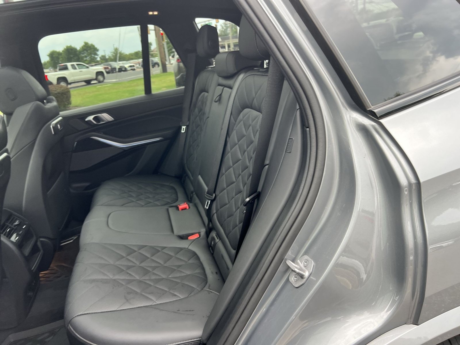 Used 2024 BMW X5 xDrive40i w/ M Sport Package AWD/4WD image 25